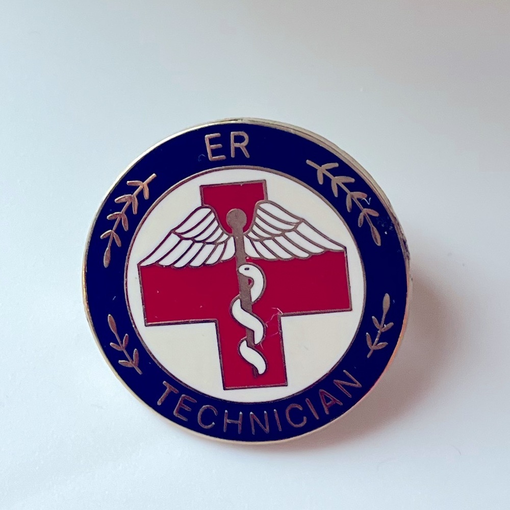 EMERGENCY ROOM MEDICAL TECHNICIAN EMT LAPEL PIN - Picture 2 of 4